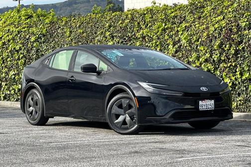 2025 Toyota Prius LE