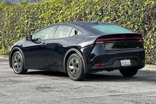 2025 Toyota Prius LE