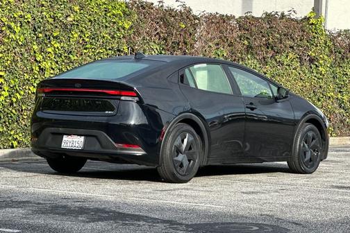 2025 Toyota Prius LE