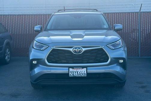 Moon Dust 2022 Toyota Highlander Hybrid LE