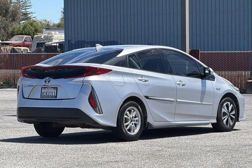 Classic Silver Metallic 2017 Toyota Prius Prime Plus