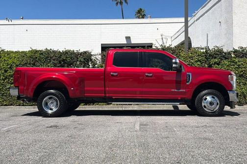 Rapid Red Metallic Tinted Clearcoat 2022 Ford F-350 Lariat