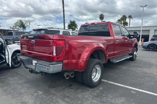 Rapid Red Metallic Tinted Clearcoat 2022 Ford F-350 Lariat