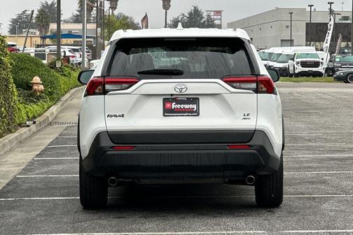 2025 Toyota RAV4 LE