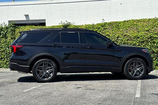 Agate Black Metallic 2025 Ford Explorer ST
