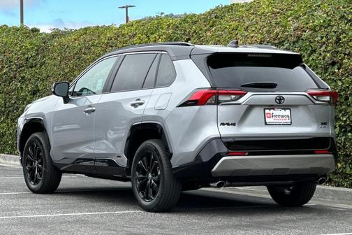 2025 Toyota RAV4 Hybrid SE