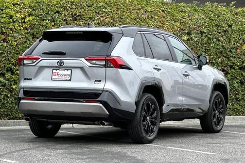 2025 Toyota RAV4 Hybrid SE