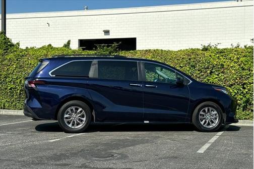 2023 Toyota Sienna XLE
