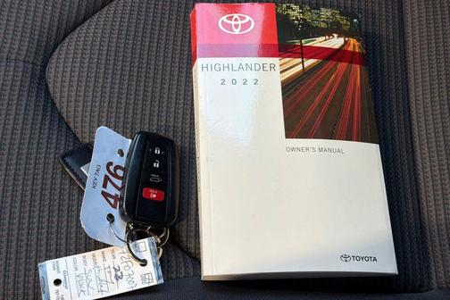 Midnight Black Metallic 2022 Toyota Highlander LE