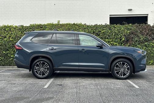 2026 Toyota Grand Highlander Hybrid Platinum MAX