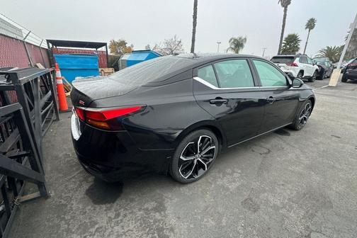 2023 Nissan Altima SR FWD