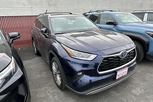 2023 Toyota Highlander Hybrid Platinum