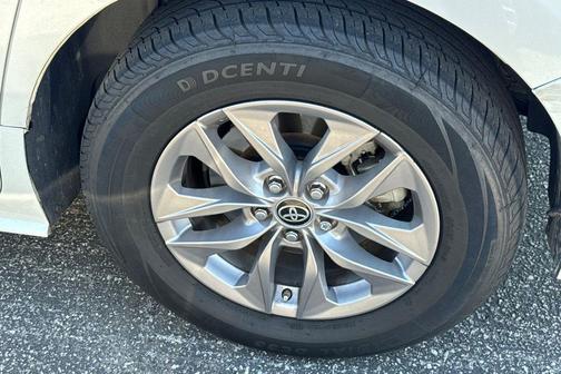 Wind Chill Pearl 2023 Toyota Sienna XLE