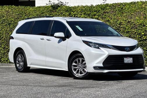 Wind Chill Pearl 2023 Toyota Sienna XLE