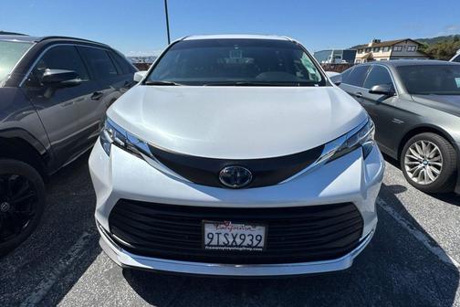 Wind Chill Pearl 2023 Toyota Sienna XLE