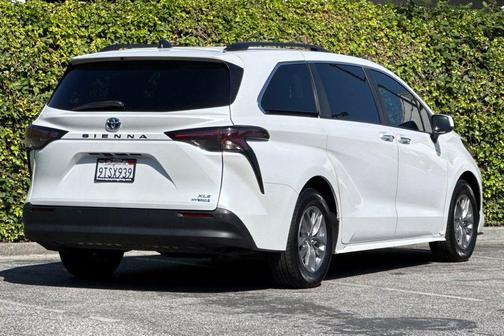 Wind Chill Pearl 2023 Toyota Sienna XLE