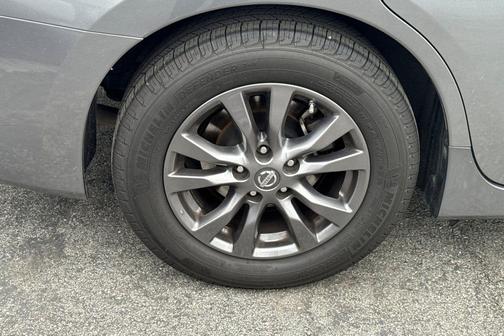 Gun Metallic 2015 Nissan Altima 2.5 S