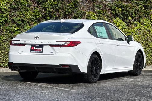 Ice Cap 2026 Toyota Camry SE