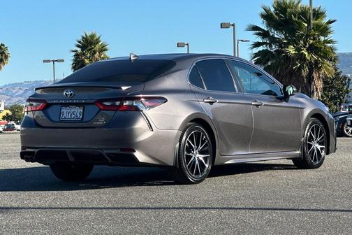 2024 Toyota Camry Hybrid SE