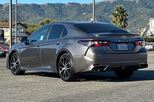 2024 Toyota Camry Hybrid SE