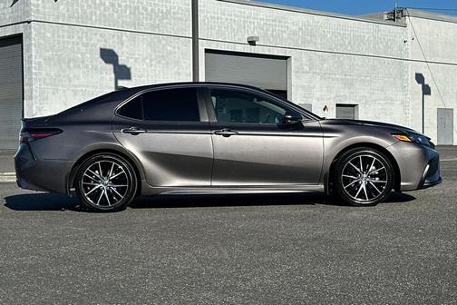 2024 Toyota Camry Hybrid SE