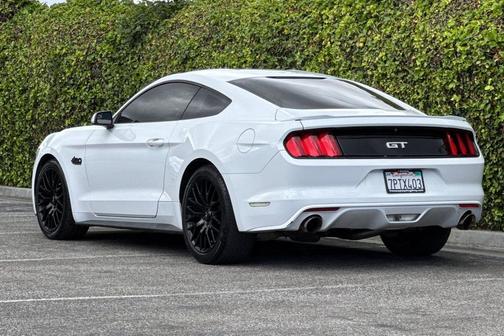 Oxford White 2016 Ford Mustang GT