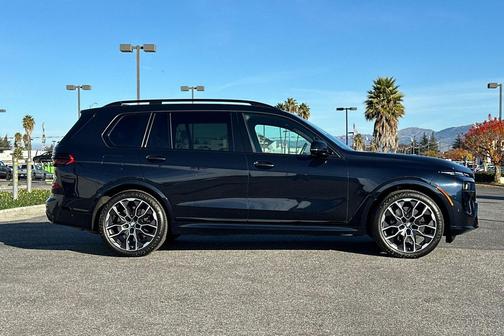 2025 BMW X7 M60i