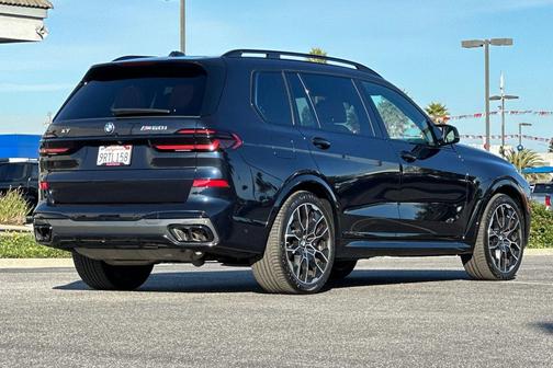 2025 BMW X7 M60i