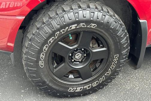 Red Alert 2006 Nissan Frontier LE Crew Cab