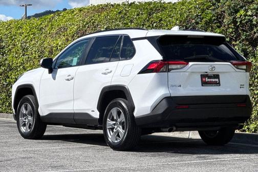 2025 Toyota RAV4 Hybrid XLE