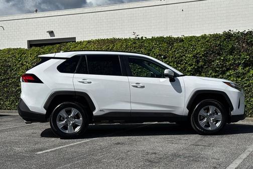 2025 Toyota RAV4 Hybrid XLE