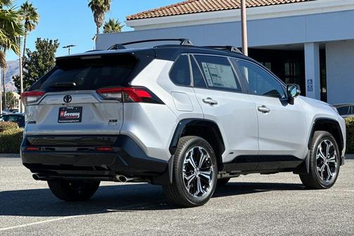 2025 Toyota RAV4 Hybrid SE