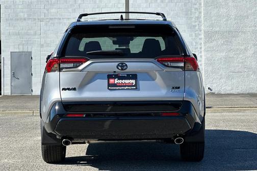 2025 Toyota RAV4 Hybrid SE