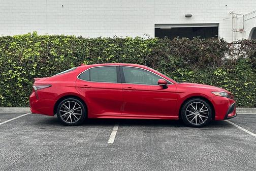 2022 Toyota Camry SE
