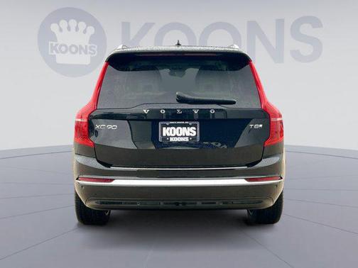 2025 Volvo XC90 Plug-In Hybrid T8 Plus 6-Seater