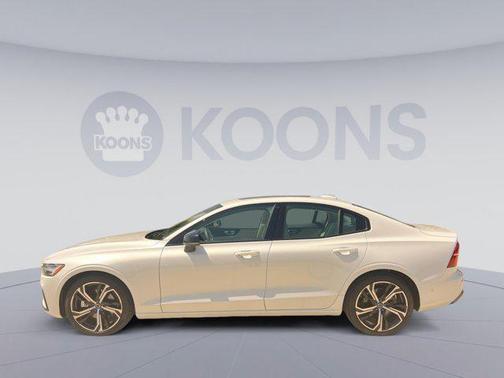2024 Volvo S60 B5 Plus Dark Theme