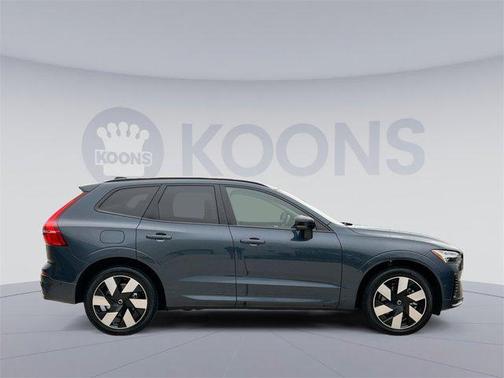 2025 Volvo XC60 Plug-In Hybrid T8 Plus