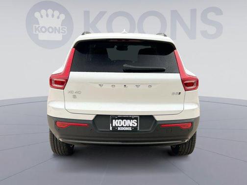 2025 Volvo XC40 B5 Plus Dark Theme