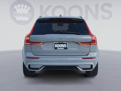 2024 Volvo XC60 B5 Ultimate Dark Theme