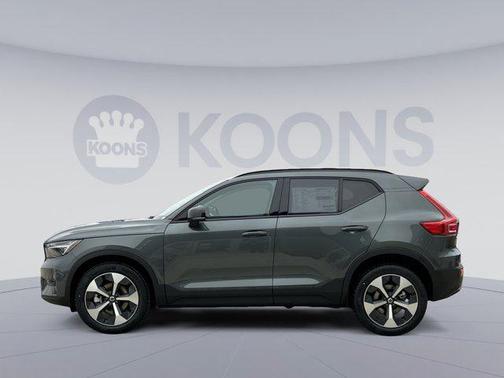 2026 Volvo XC40 Plus, B5 AWD Gas (mild hybrid), Dark