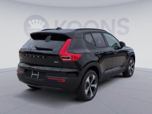 2026 Volvo XC40 B5 Plus