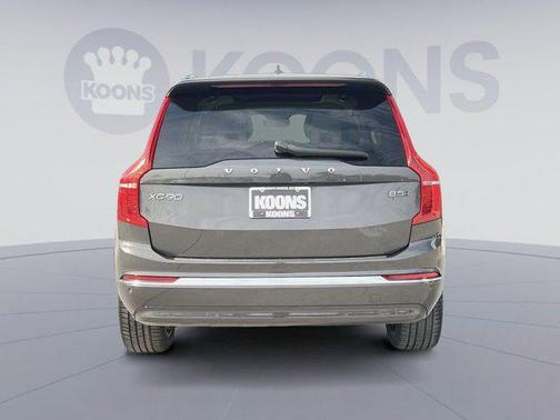2023 Volvo XC90 B5 Plus