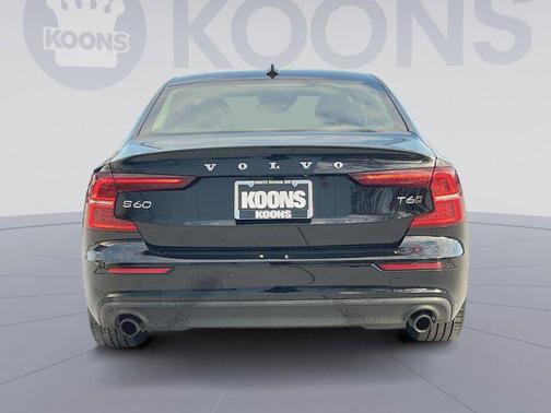 2020 Volvo S60 T6 Momentum