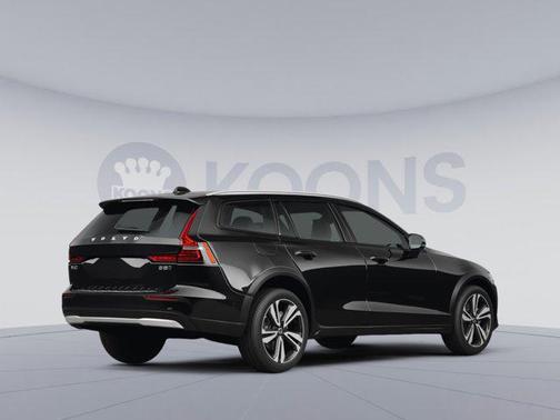 2024 Volvo V60 Cross Country B5 Plus