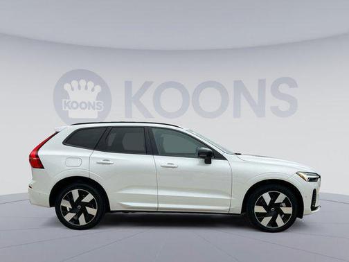 2024 Volvo XC60 Recharge Plug-In Hybrid T8 Plus Dark Theme