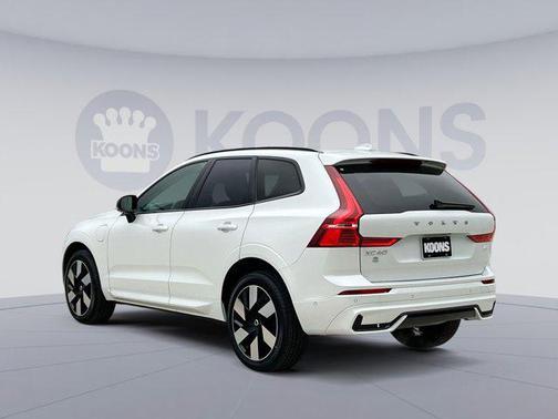 2024 Volvo XC60 Recharge Plug-In Hybrid T8 Plus Dark Theme