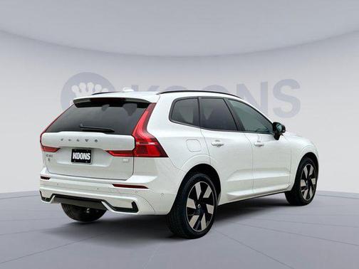 2024 Volvo XC60 Recharge Plug-In Hybrid T8 Plus Dark Theme