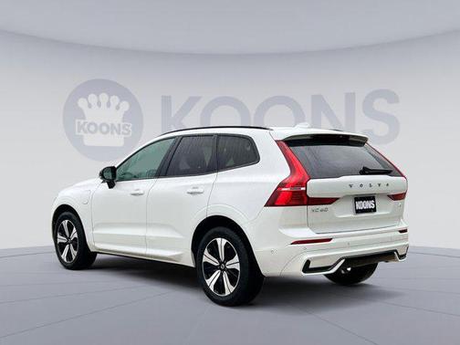 2024 Volvo XC60 Recharge Plug-In Hybrid T8 Plus Dark Theme
