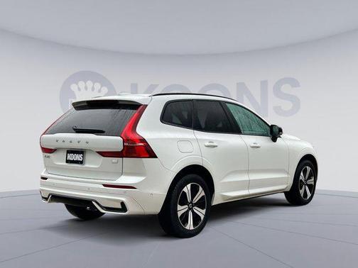 2024 Volvo XC60 Recharge Plug-In Hybrid T8 Plus Dark Theme