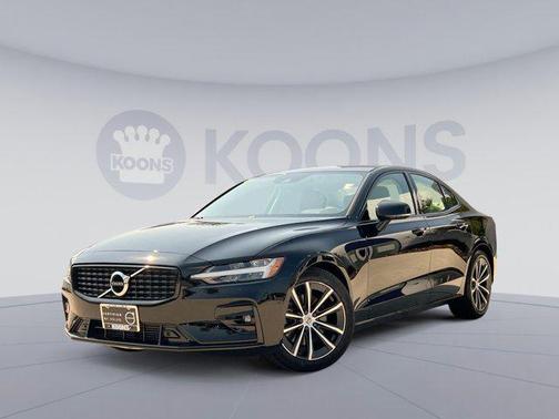 2021 Volvo S60 T5 Momentum